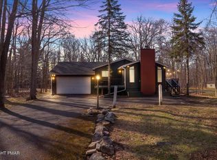 5111 Ash Dr, Pocono Summit, PA 18346