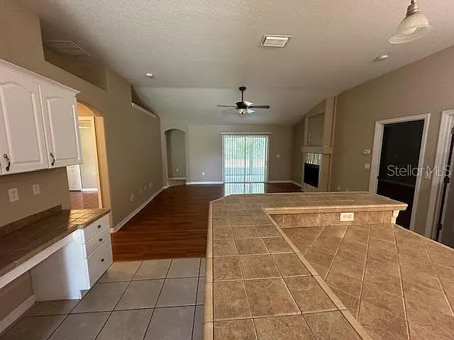 4 bed, 3.0 bath, 2056 sqft, $1,950 — Photo 4