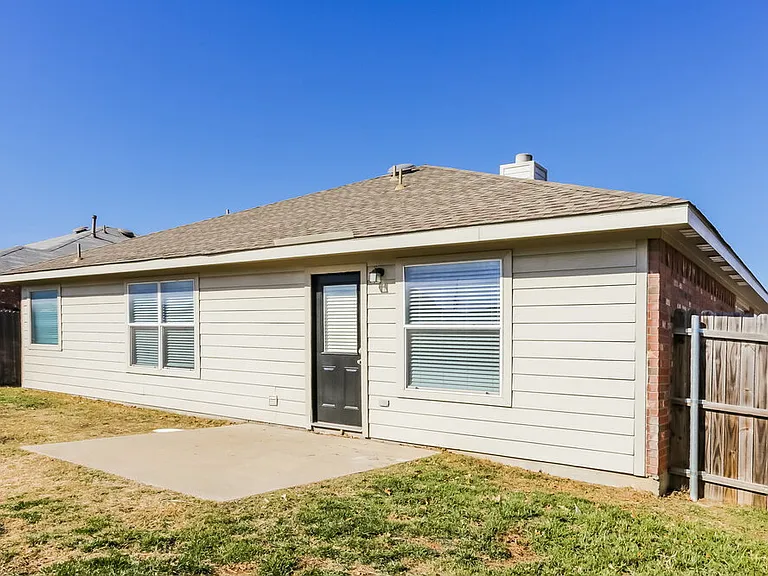 1205 Artesia Dr — Photo 16