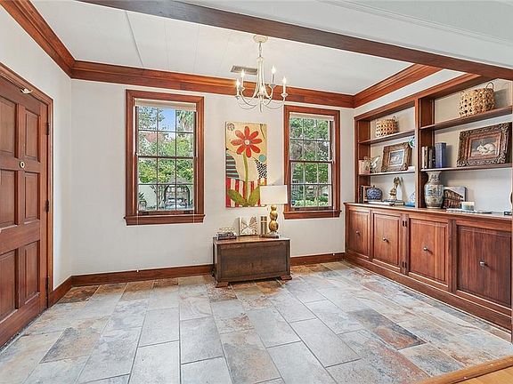 4th image of 89 Versailles Blvd
