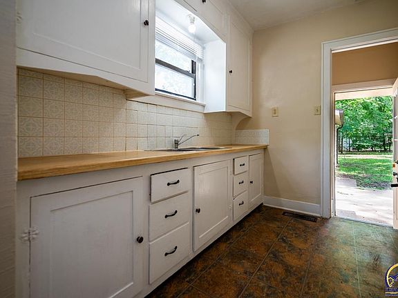 4th image of 2806 SE Virginia Ave