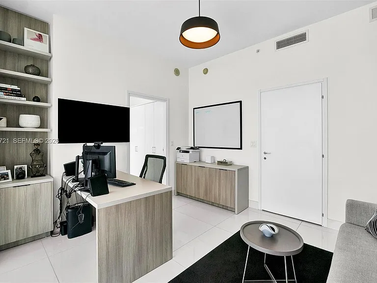 50 S Pointe Dr #2702 — Photo 19