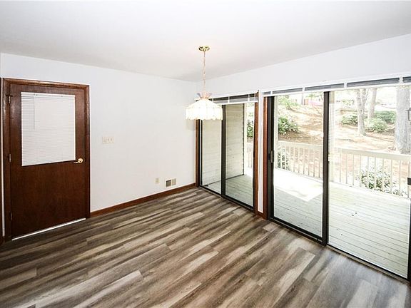 5th image of 440 Dogleg Ct