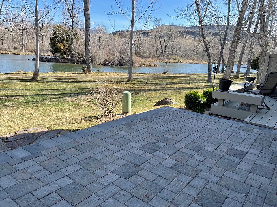 Welcome Home! Imagine walking through the front door and coming home to this view!