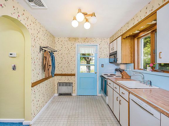 5th image of 90 Weskora Ave
