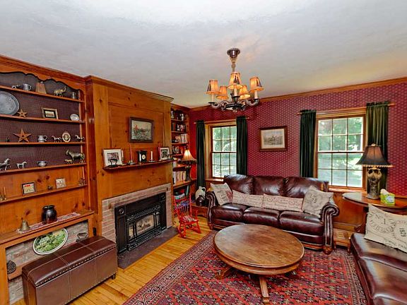 3rd image of 161 Pinewoods Ave