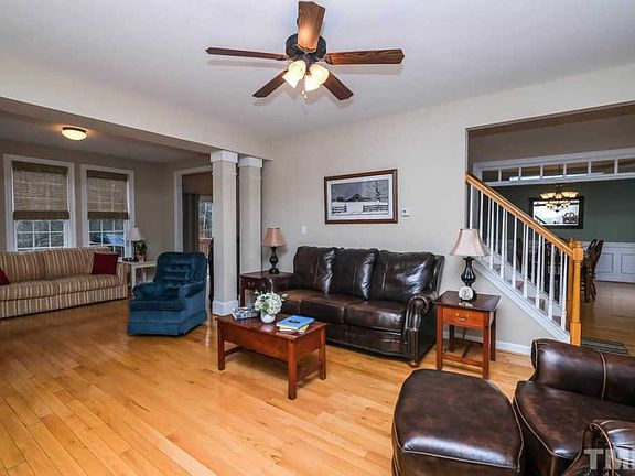 4th image of 102 Byron Ct
