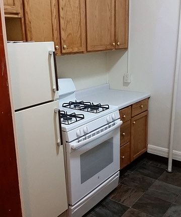 5th image of 115 N 8th Ave E APT 6