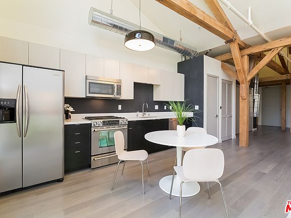 4th image of 527 Molino St Unit 221