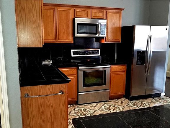 3rd image of 1527 Northaven Dr