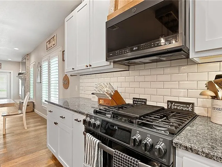 936 N Union Ave — Photo 9