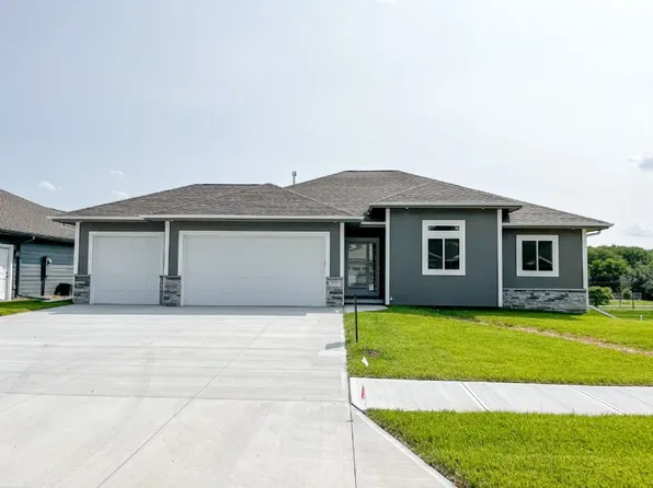 717 Oak Ridge Dr, Glenwood, IA 51534