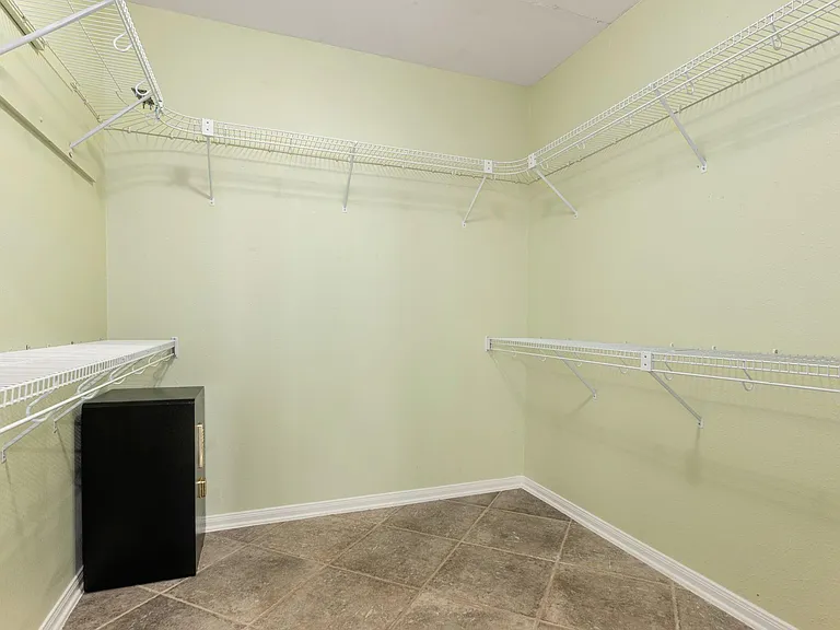 14910 Lake Woodbridge Ct — Photo 43