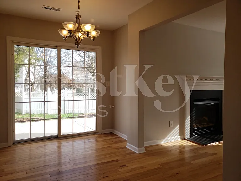 6632 Courtland St — Photo 5
