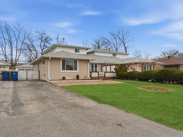 8945 S Corcoran Rd, Hometown, IL 60456