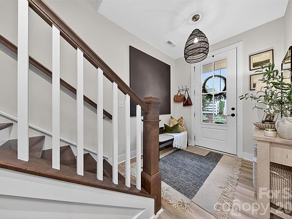 3rd image of 4033 Polluck Way