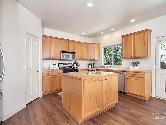 4th image of 951 Winter Fox Ln