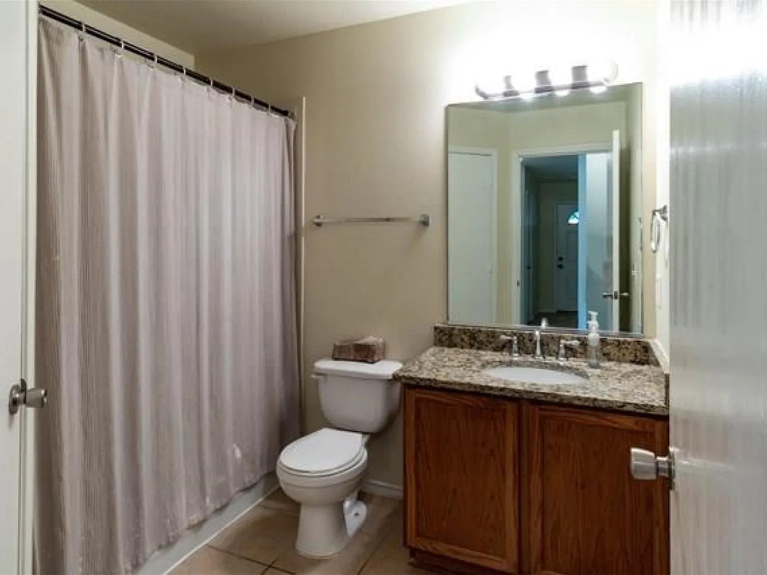 3 bed, 2.0 bath, 1495 sqft, $2,000 — Photo 2