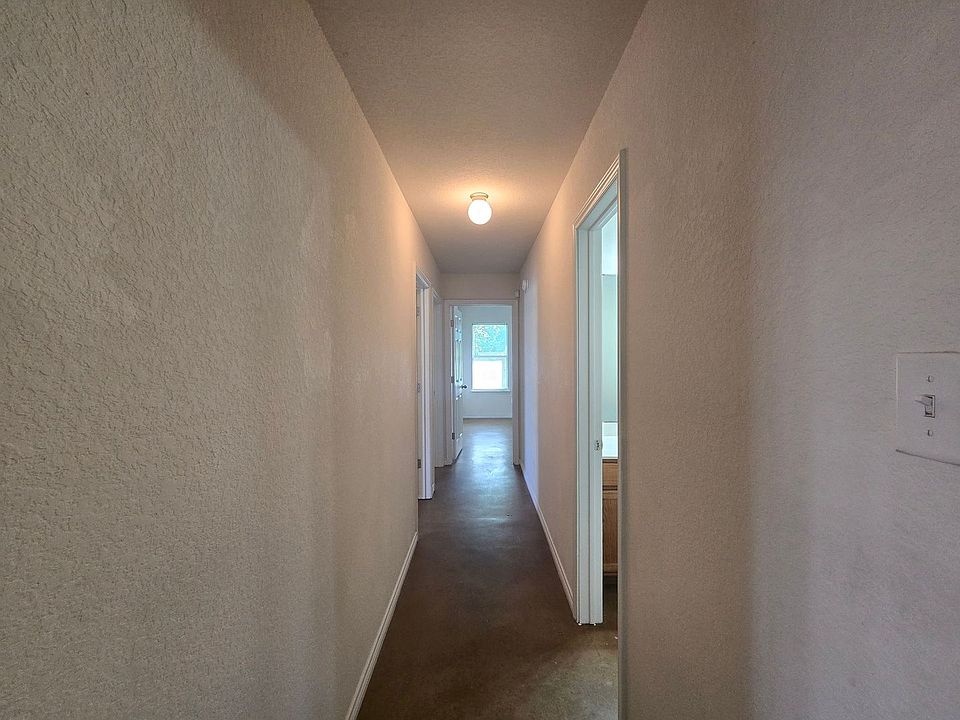 1st image of 4009 Cambridge Dr #A