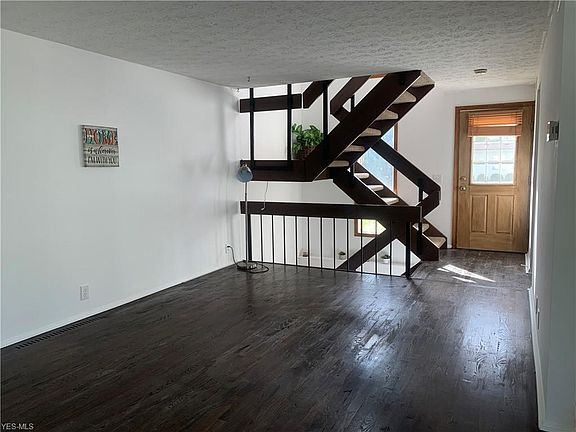 3rd image of 357 Deepwood Dr