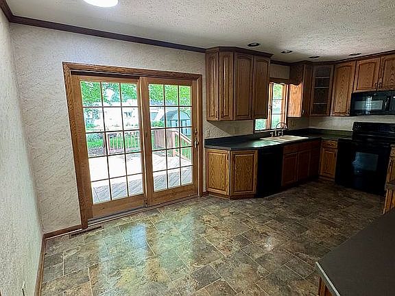 4th image of 443 Lansing Rd