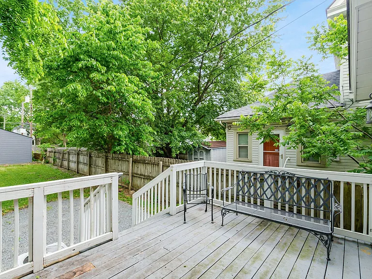 556 Siebert St — Photo 19