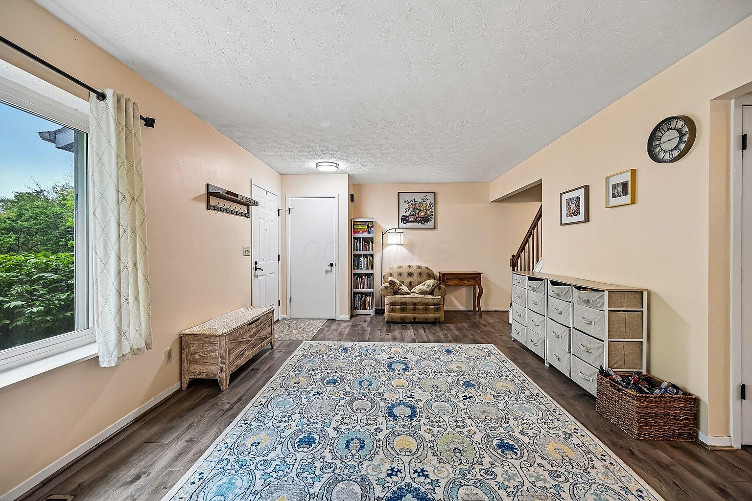Listing photo 4 for 569 Meadows Blvd