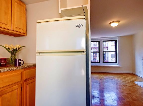 5th image of 189 W 10th St #10