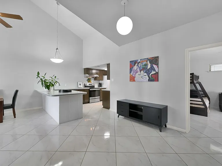 35 Lakeview Vlg — Photo 16