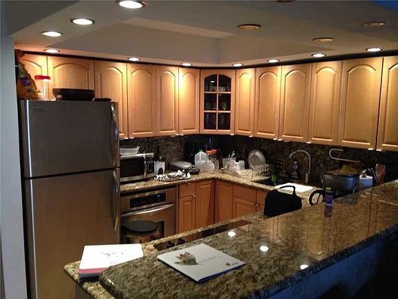 5th image of 100 Bayview Dr APT 1020