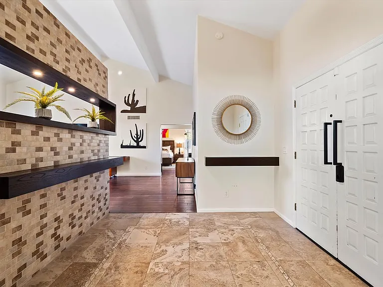 6252 E Beverly Ln — Photo 12
