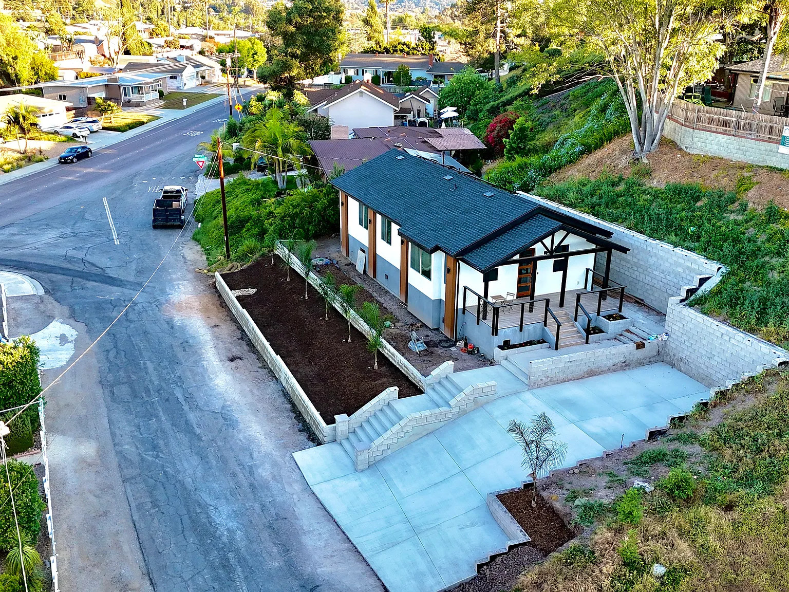 1075 Garfield Ave — Photo 3