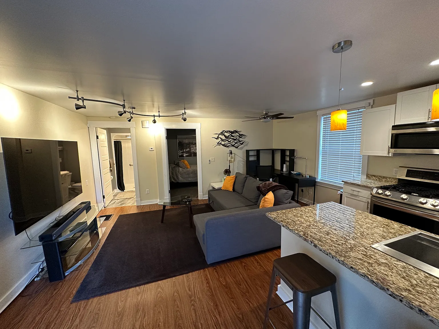 2413 Vine St — Photo 2