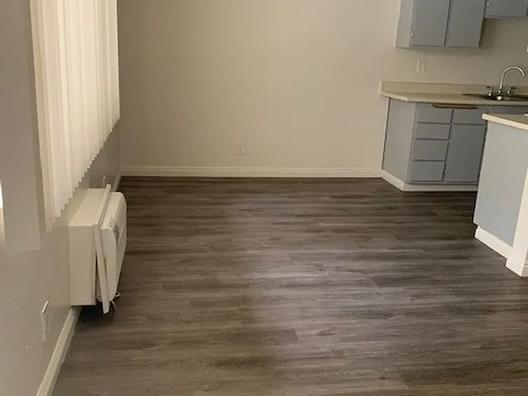 Laurel Canyon Apartments — Photo 41