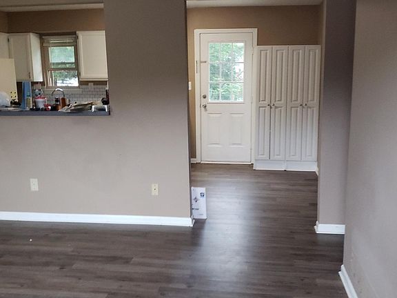 5th image of 833 NE Cambridge Dr