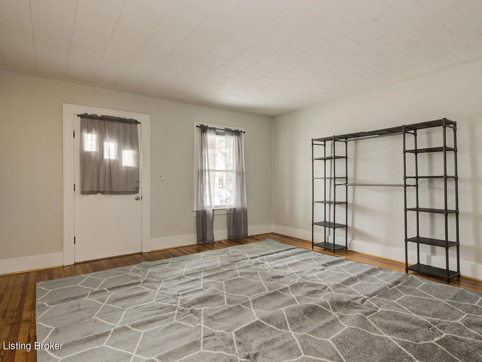 2 bed, 1.0 bath, 1120 sqft, $1,400 — Photo 2