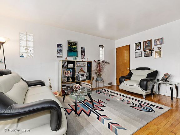 4th image of 3417 N Orange Ave