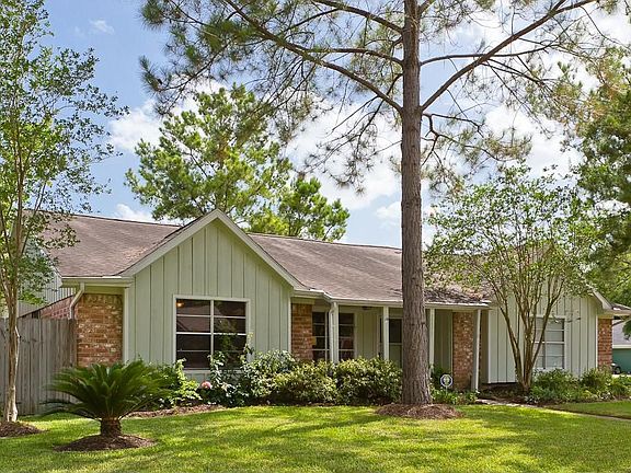 This home has a huge front and back yard on a corner lot!