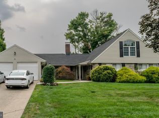 11 Fieldstone Rd, Levittown, PA 19056