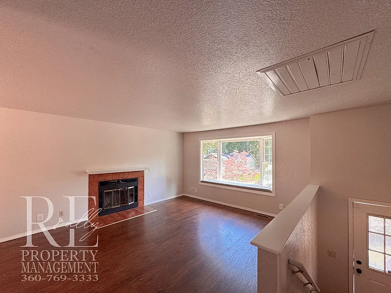 7611 Oak Park Dr NW — Photo 5
