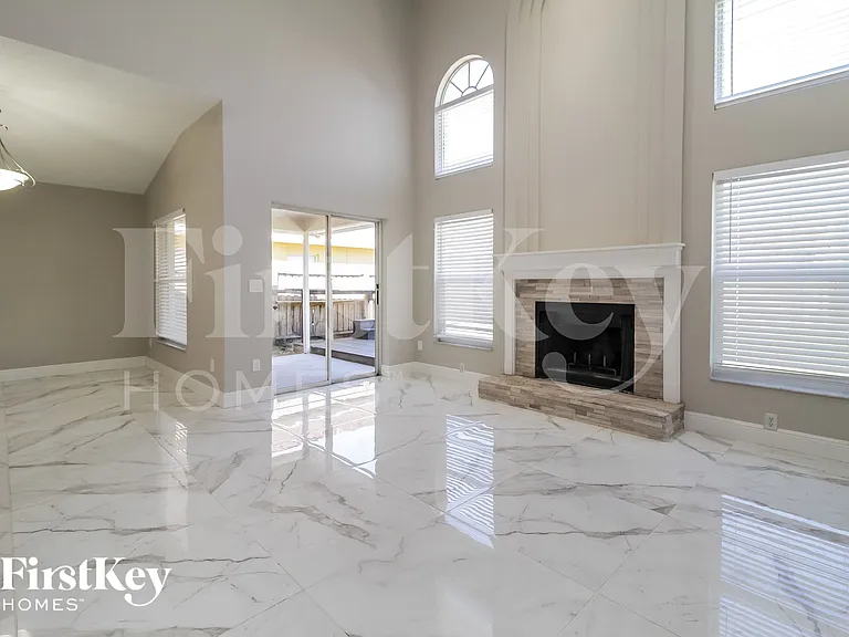 518 Whittingham Pl — Photo 3
