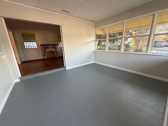 4th image of 1727 Campus St