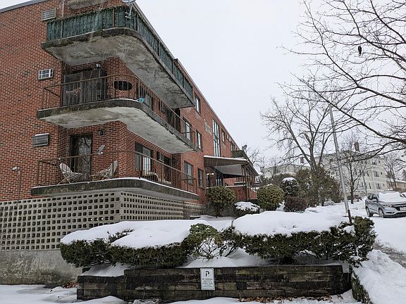 4th image of 10 Rutledge St APT 2F