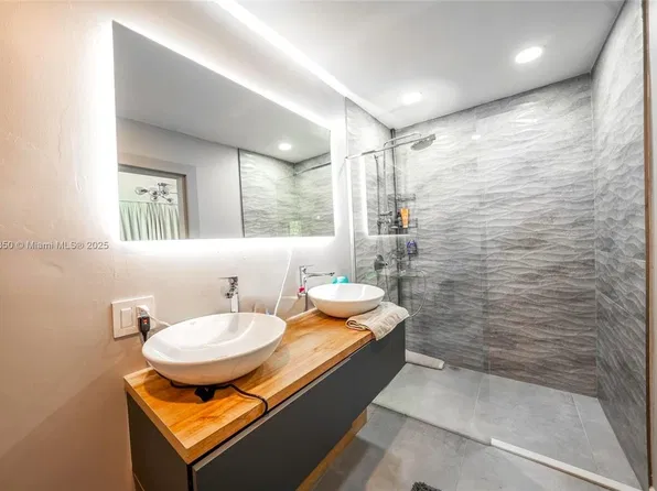 1221 W Camino Real, Boca Raton, FL 33486