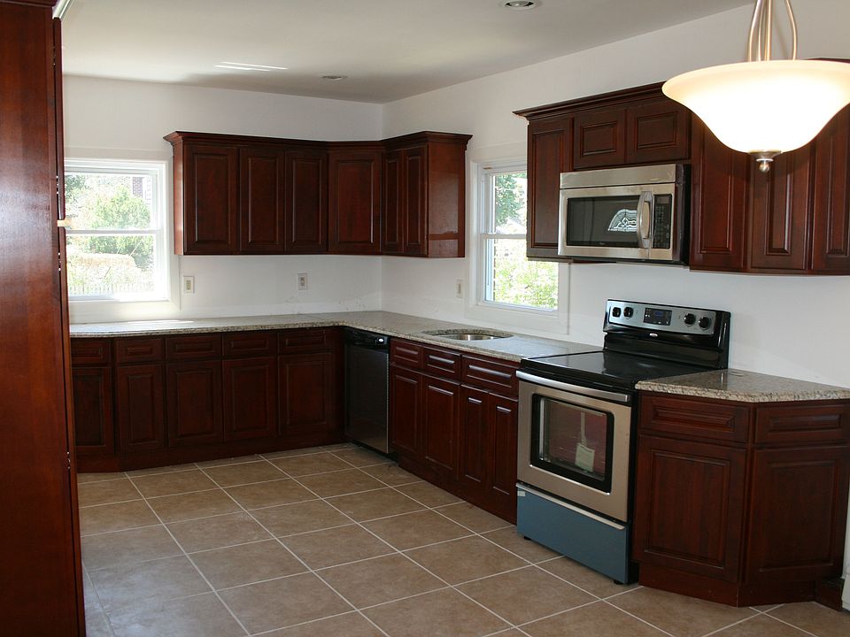 1st image of 3 Birch Pl