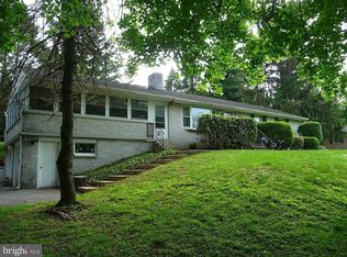 1217 Nissley Rd, Lancaster, PA 17601