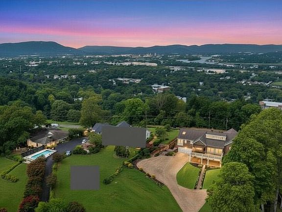 3rd image of 500 N Crest Rd