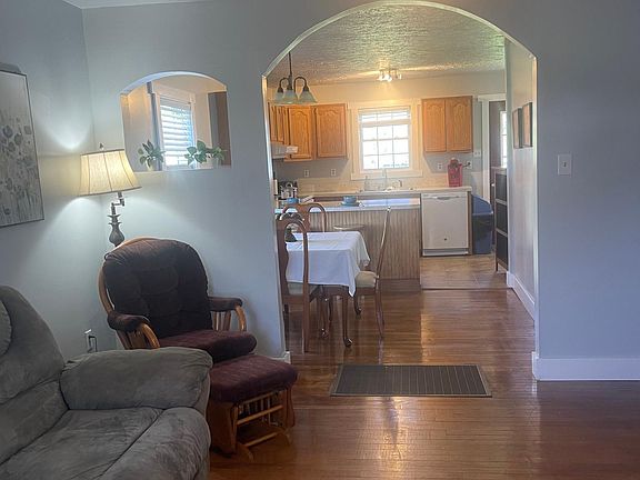 3rd image of 604 Myers Ave #604