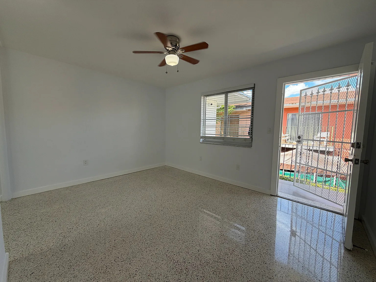 2 bed, 695 sqft, $1,950 — Photo 4