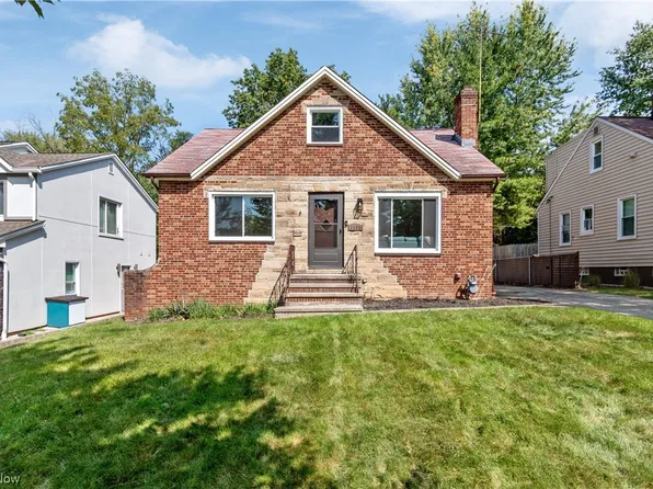 6059 Maplecliff Dr, Parma Heights, OH 44130